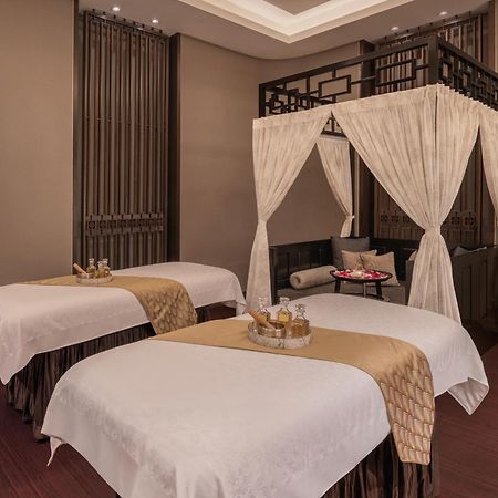 Hotel The St. Regis Bombaj Zewnętrze zdjęcie A spa treatment room at the Royal Spa