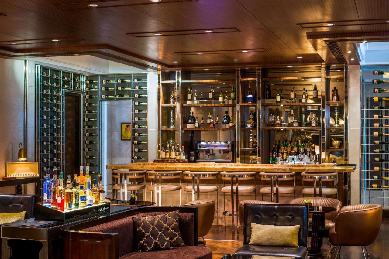 Hotel The St. Regis Bombaj Zewnętrze zdjęcie The bar at the 1919 Restaurant