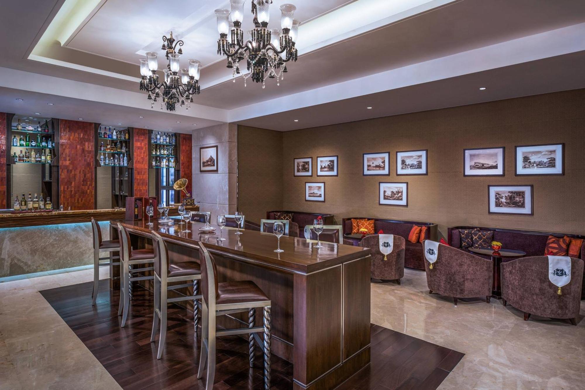 Hotel The St. Regis Bombaj Zewnętrze zdjęcie The lounge at the airport